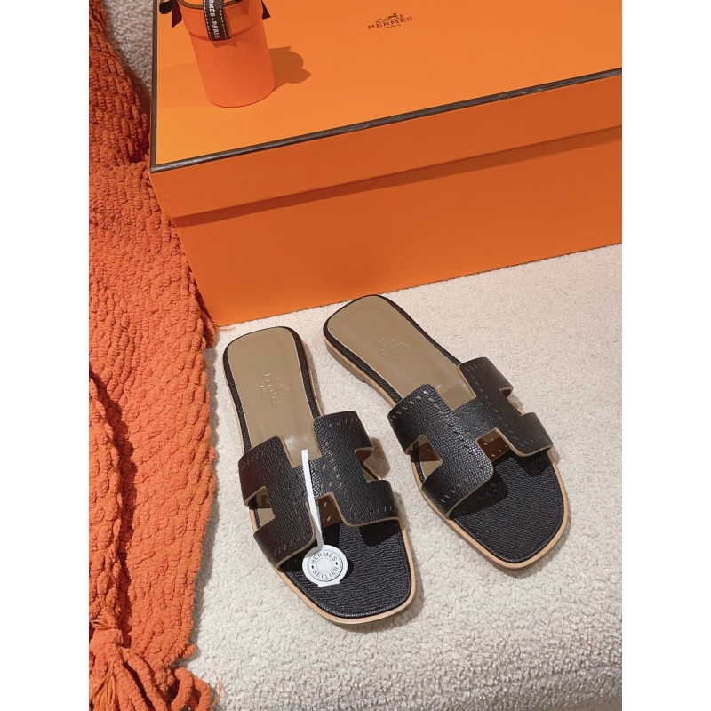 H**mes slippers